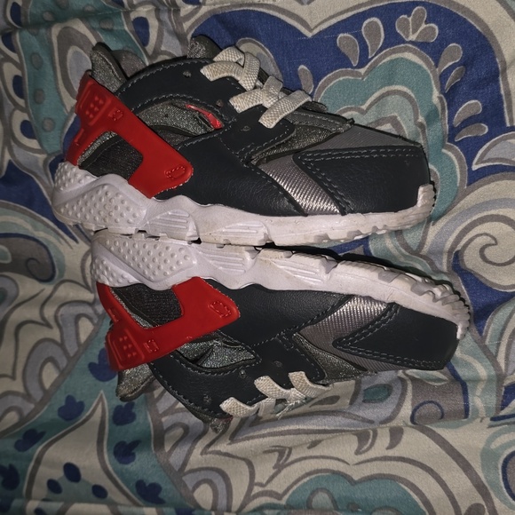 Nike AIR max Kids Sneakers in Black and Red - Picture 3 of 4